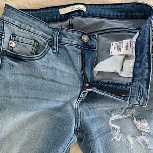 Kancan light wash skinnies size 5/27